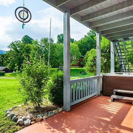 Ole Smoky Bnb - Game Room, Hot Tub, Mtn Views! Пиджен-Фордж Экстерьер фото